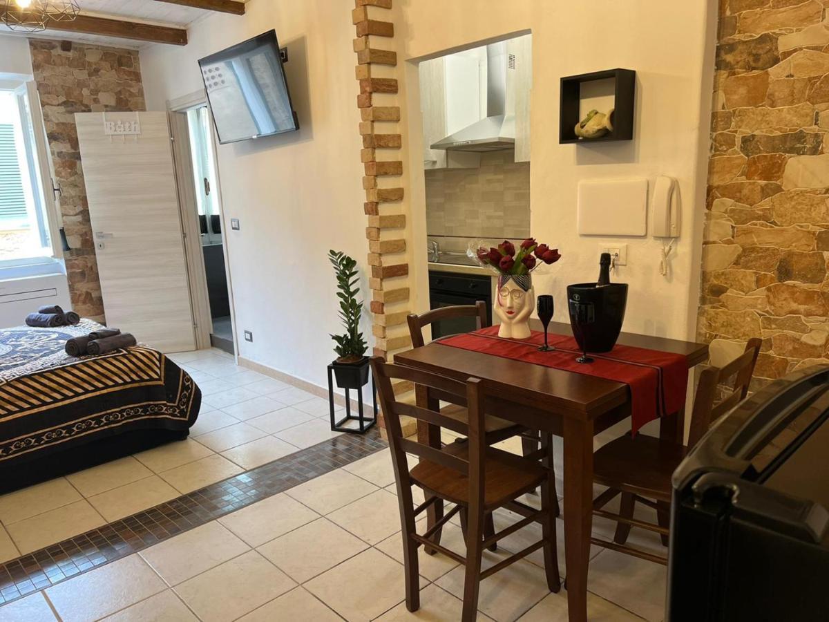 Casa Vacanze Pirandello Appartement Alghero Buitenkant foto